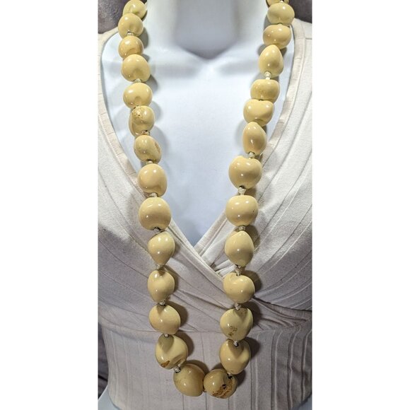 Traditional Hawaiian Cream Kukui Nut Necklace - Picture 4 of 5